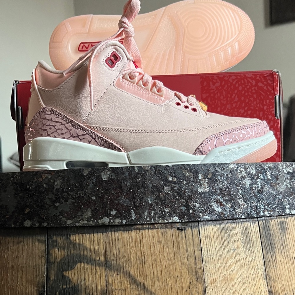 Authentic Jordan 3 Retro in Washed Coral and Red-Sail
Baby pink 💕💕